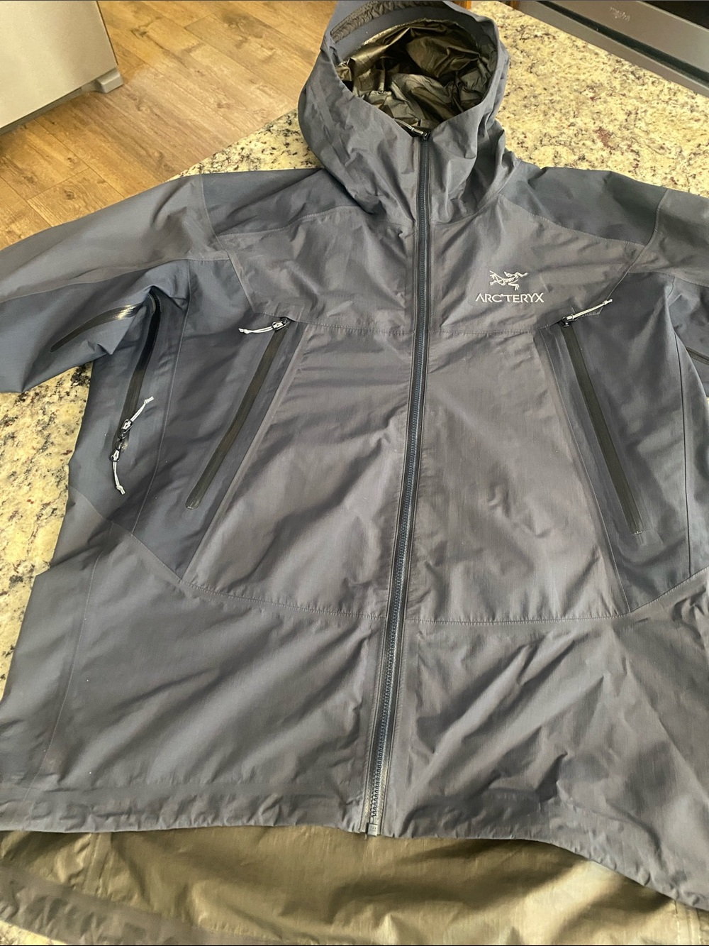Arc'teryx Men's Beta LT Hooded Shell Jacket - Slate blue